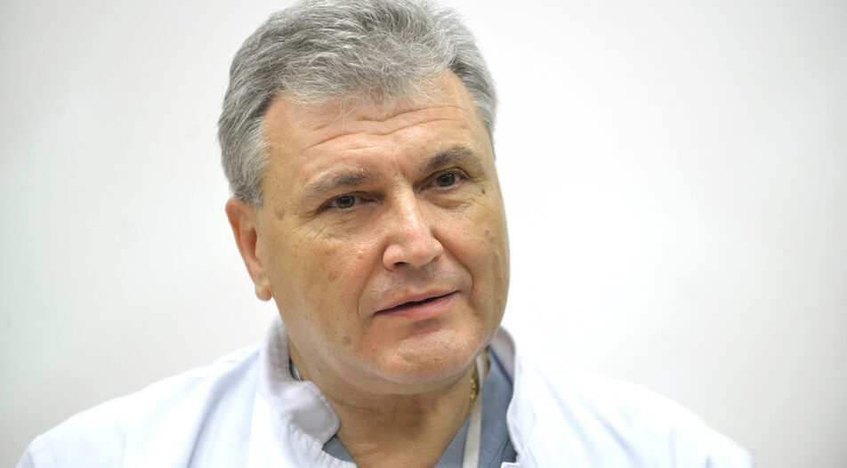 Dr. William Carter